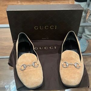 Gucci women’s flats size 37 beige suede